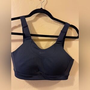 NWOT women’s Nike sports bra